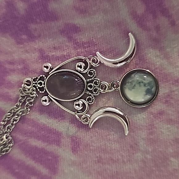Jewelry - NWT silver triple moon goddess hecate moon necklace